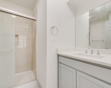 4620 San Jacinto - Photo Thumbnail 19