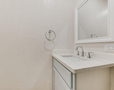 4620 San Jacinto - Photo Thumbnail 14