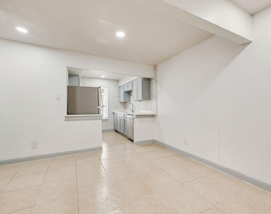 4620 San Jacinto - Photo Thumbnail 18