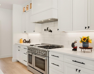 6331 Linden Lane - Photo Thumbnail 13