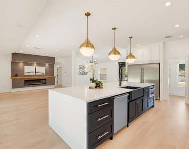 6331 Linden Lane - Photo Thumbnail 11