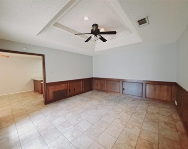 3917 Saint Christopher Lane - Photo Thumbnail 10