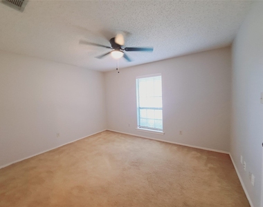 3917 Saint Christopher Lane - Photo Thumbnail 17