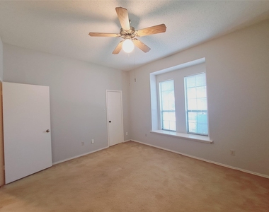 3917 Saint Christopher Lane - Photo Thumbnail 21