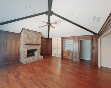 3917 Saint Christopher Lane - Photo Thumbnail 6