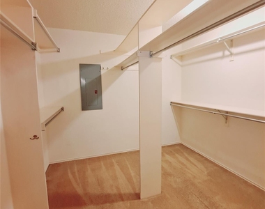 3917 Saint Christopher Lane - Photo Thumbnail 16