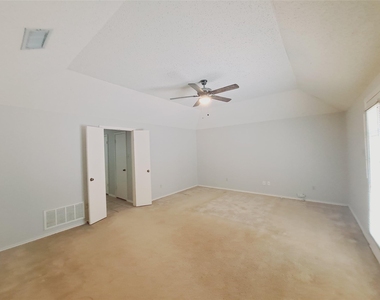 3917 Saint Christopher Lane - Photo Thumbnail 11