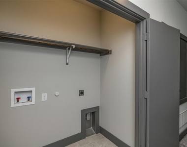 216 Wimberly Street - Photo Thumbnail 20