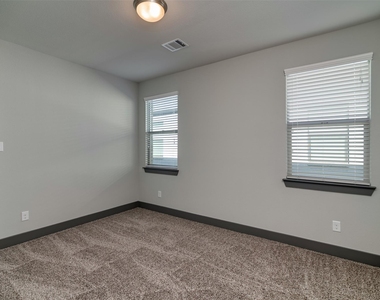 216 Wimberly Street - Photo Thumbnail 18