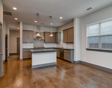 216 Wimberly Street - Photo Thumbnail 5