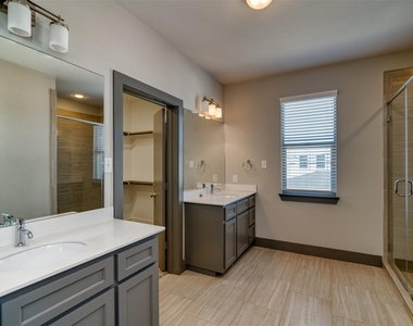 216 Wimberly Street - Photo Thumbnail 16