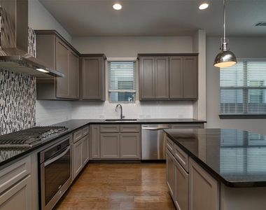 216 Wimberly Street - Photo Thumbnail 7