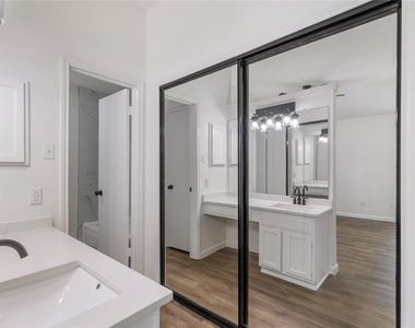 2429 Chestnut Way - Photo Thumbnail 9