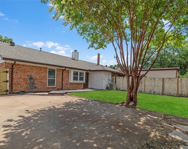 2429 Chestnut Way - Photo Thumbnail 14