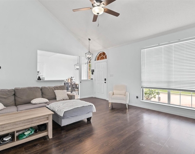 4100 Creekhollow Drive - Photo Thumbnail 9
