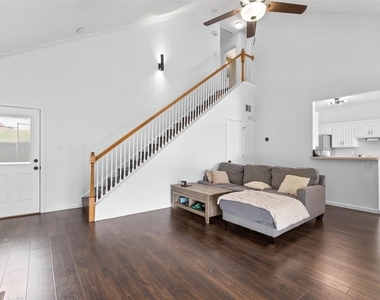 4100 Creekhollow Drive - Photo Thumbnail 8