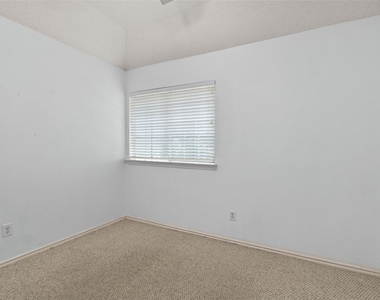 4100 Creekhollow Drive - Photo Thumbnail 14
