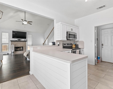 4100 Creekhollow Drive - Photo Thumbnail 5