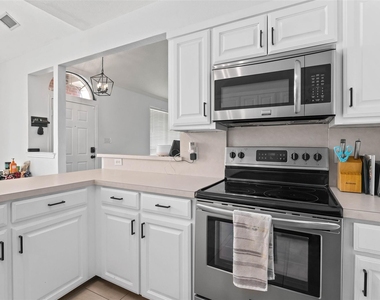 4100 Creekhollow Drive - Photo Thumbnail 7
