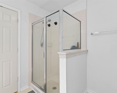 4100 Creekhollow Drive - Photo Thumbnail 13