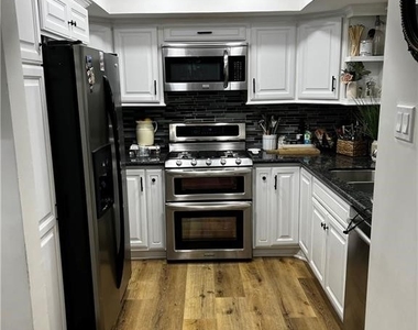20155 Keswick Street - Photo Thumbnail 5