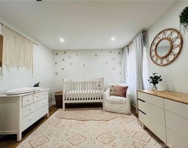 20155 Keswick Street - Photo Thumbnail 10