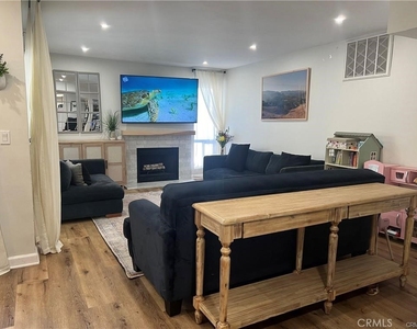 20155 Keswick Street - Photo Thumbnail 3
