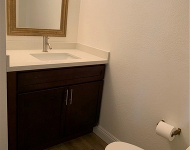 10226 Chaparral Way Unit B - Photo Thumbnail 6