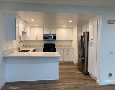 10226 Chaparral Way Unit B - Photo Thumbnail 3