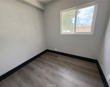 2001 E Wilshire Avenue - Photo Thumbnail 6