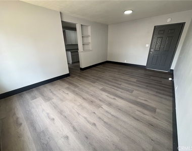 2001 E Wilshire Avenue - Photo Thumbnail 4