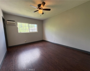 300 N Mountain View Place - Photo Thumbnail 6