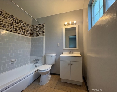 300 N Mountain View Place - Photo Thumbnail 9