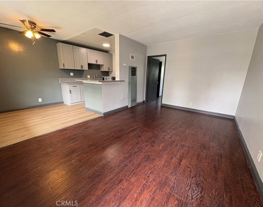300 N Mountain View Place - Photo Thumbnail 1
