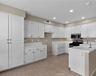 255 Roxanne Lane - Photo Thumbnail 17