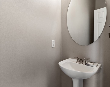 255 Roxanne Lane - Photo Thumbnail 7