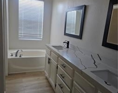 4206 Vahan Court - Photo Thumbnail 12