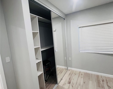 12749 Kittridge Street - Photo Thumbnail 6