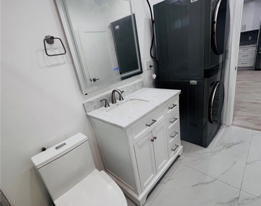 12749 Kittridge Street - Photo Thumbnail 9
