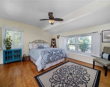 4571 Canoga Drive - Photo Thumbnail 15