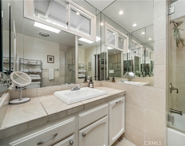4571 Canoga Drive - Photo Thumbnail 18