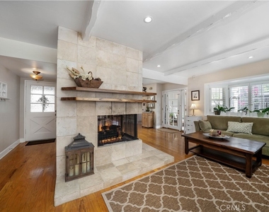 4571 Canoga Drive - Photo Thumbnail 5