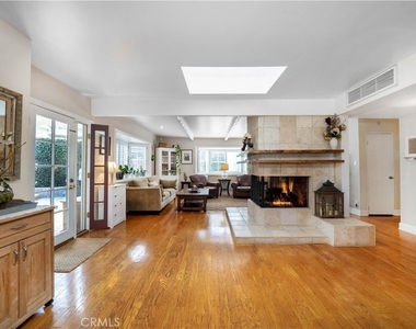 4571 Canoga Drive - Photo Thumbnail 3