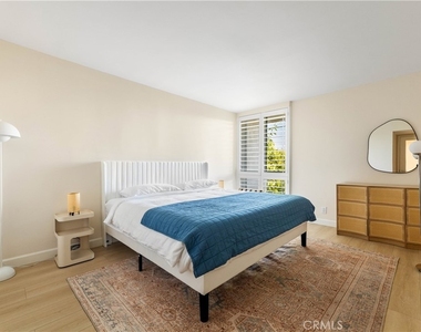 8535 W West Knoll Drive - Photo Thumbnail 24