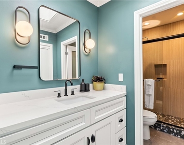 8535 W West Knoll Drive - Photo Thumbnail 26