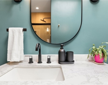 8535 W West Knoll Drive - Photo Thumbnail 30
