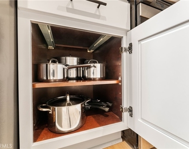 8535 W West Knoll Drive - Photo Thumbnail 16