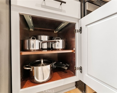 8535 W West Knoll Drive - Photo Thumbnail 10
