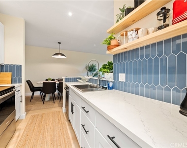 8535 W West Knoll Drive - Photo Thumbnail 6