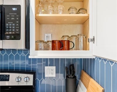 8535 W West Knoll Drive - Photo Thumbnail 8
